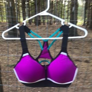 Victoria’s Secret Sports Bra 34D